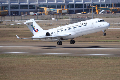 天驕航空與成都航空強強聯手 ARJ21國產噴氣客機規模化運營吹響號角